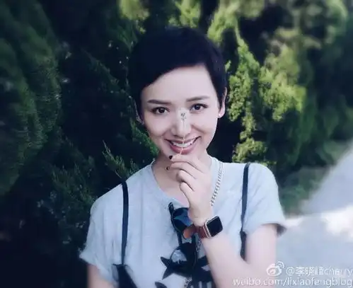 芳华里最不起眼的她,戏外却最让人惊艳,美美美美美美美
