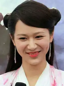杨紫白娘子剧照笑的太僵硬,被质疑是整容后遗症
