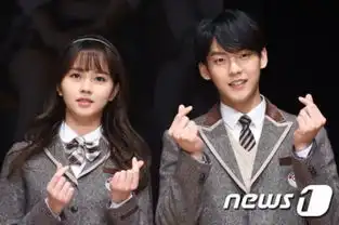 金所炫新网剧饰演美女学霸穿校服现身宣传新剧