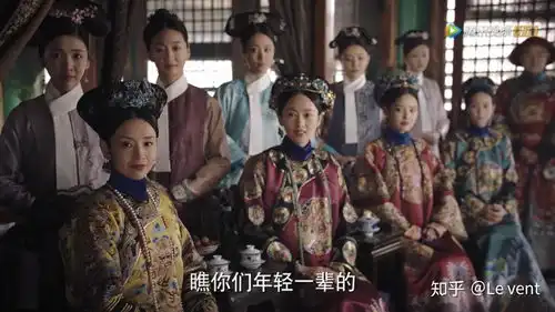 为什么如懿传里如懿的衣服总是那么深沉呢