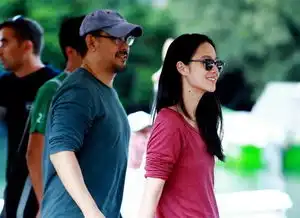 刘强东微博承认恋情爱上奶茶妹盘点娱乐圈的忘年恋