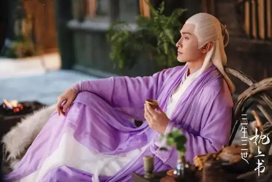 折颜做媒,白奕上神将凤九许配给沧夷神君,成亲之夜凤九大闹神宫