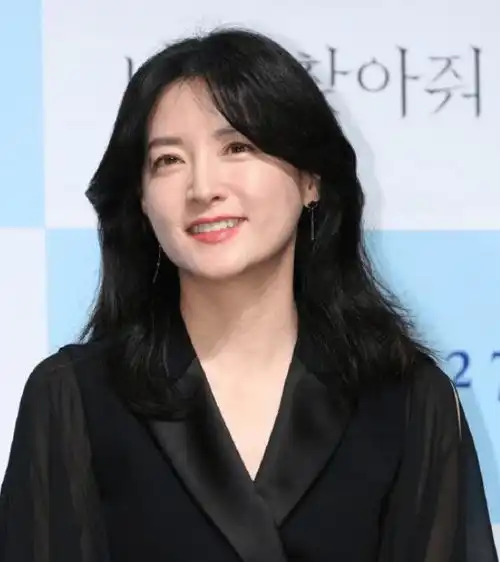 大长今冻龄51岁韩星李英爱新写真曝光,公主切造型好惊艳
