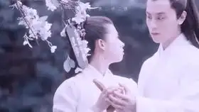 我以最拙劣的方式向你靠近原来你还在这里
