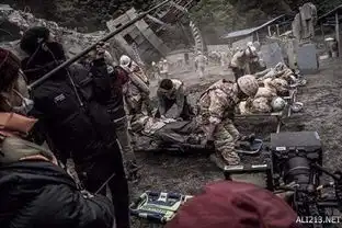 ins韩国摄影师曝电视剧太阳的后裔花絮照,拍摄效果如画报一样