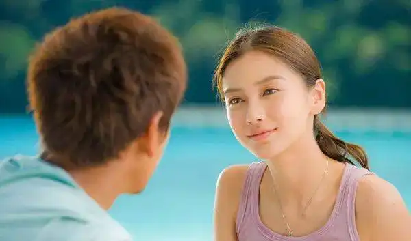 baby晒出儿子正面照结婚生娃后的她反而...
