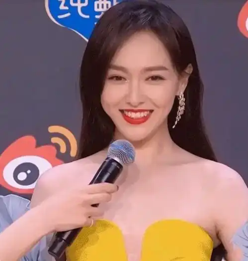 赵丽颖离婚并不突然,19年两人就传婚变,状态疲惫看出婚姻情况

