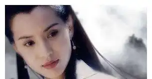 李若彤晒30年前少女照,满脸都是蛋白,网友还是张柏芝好看
