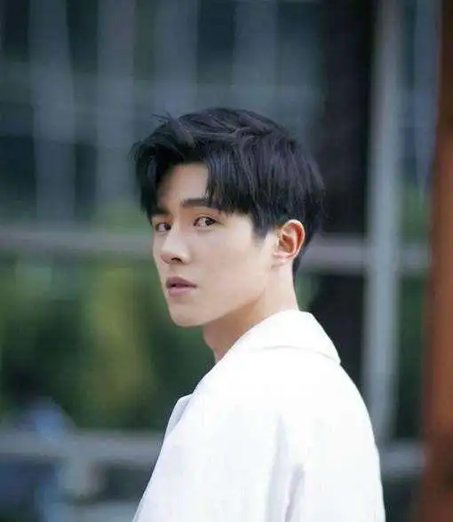 刘昊然成为中国煤矿文工团话剧演员,优秀且努力,真的很厉害
