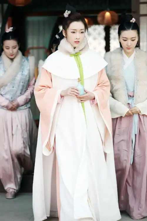 小墙头宣璐的新剧花谢花飞花满天终于要播了,...