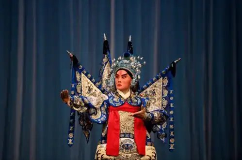 于魁智李胜素领衔新春京剧演唱会,演绎现代经典传统名段
