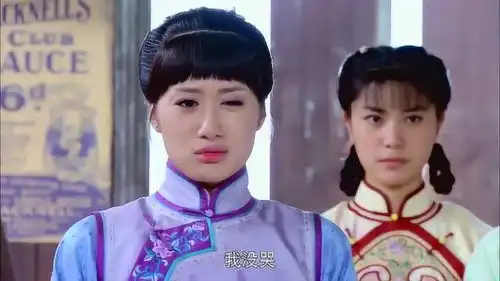 丫鬟恋恋不舍,心爱的少爷要出国了,她哭的泪流满面
