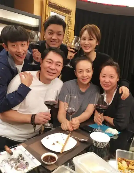 家有儿女中的小演员们都长大了,键盘帅气,而他没有变化
