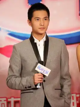 李少红李湘联手花开半夏众星亮相开机
