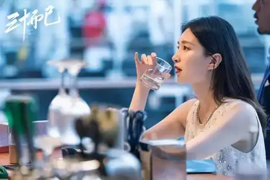 想在上海扎根,豆瓣抠组女孩比精致穷王漫妮更有希望

