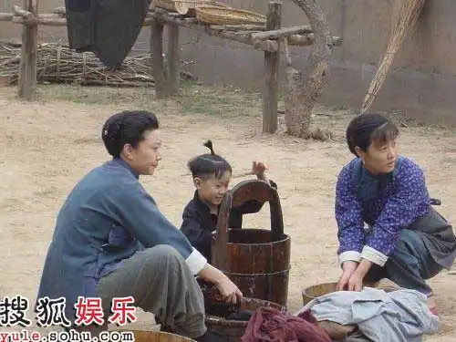 走西口央视开年王静杜淳苗圃全家福曝光
