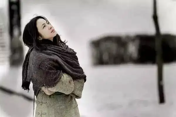 曾志伟金燕玲凭借一念无明分获金像奖最佳男女配角,影片正在全国热映中
