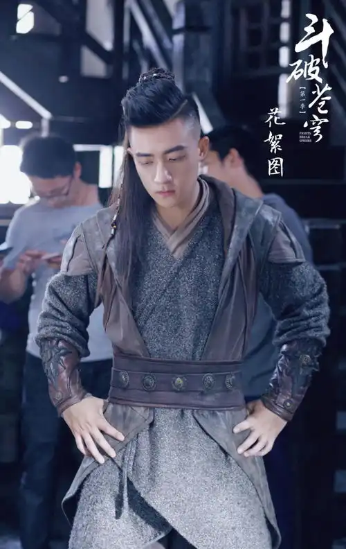 当红偶像恋情曝光,网红女友黑历史被扒,火速分手
