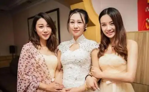 三金花母女火了,外人分不清谁是女儿谁是妈,网友我全要