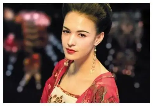 史上地位最高的3位宠妃,皇后都没法跟她们比,不是皇后胜似皇后
