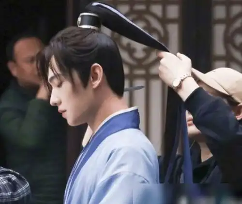 古装天花板翻车杨洋且试天下最新造型,没了刘海颜值暴跌
