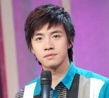 俞灏明晒古装剧照,英姿飒爽气场十足,脸上皮肤保养不错