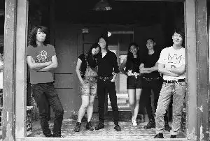 摇滚英雄还原王菲窦唯青春史
