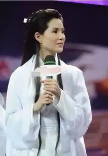 伦敦偶遇神级女神李若彤,还是当年那个姑姑,但....
