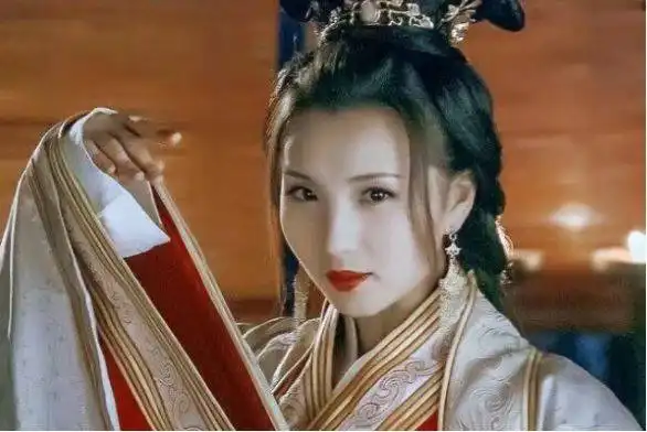 新三国中最成功的貂蝉,刘亦菲美得不可方物,陈红最经典
