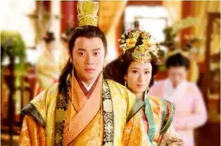 她童年饱受嫂子虐待,14岁进宫,16岁当上皇后