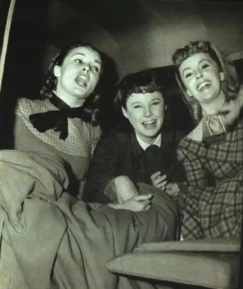 伊丽莎白泰勒从儿童到少女,图2哥哥更漂亮,图9人生第一次主角
