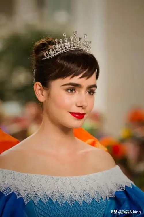 莉莉柯林斯为什么能够火遍全球