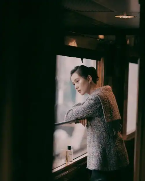 刘诗诗文艺系穿搭,复古气质明显,衣服却被嘲像麻袋