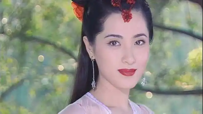 美人曾黎颜值被评中戏两百年一遇,演戏从容,戏外淡然
