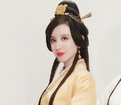 神话三美合体金莎张萌白冰太亮眼,但是这网红滤镜认真的
