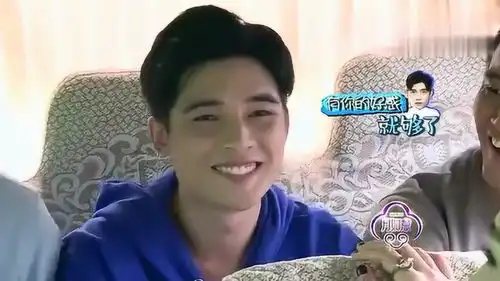 肌肉男太过完美,柳岩众人竟找不到他缺点,众人学习的对象