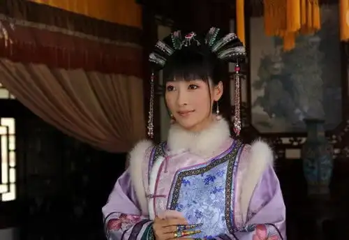 甄嬛传安陵容选秀当天差点儿误了时辰,为何姑姑对她那么好