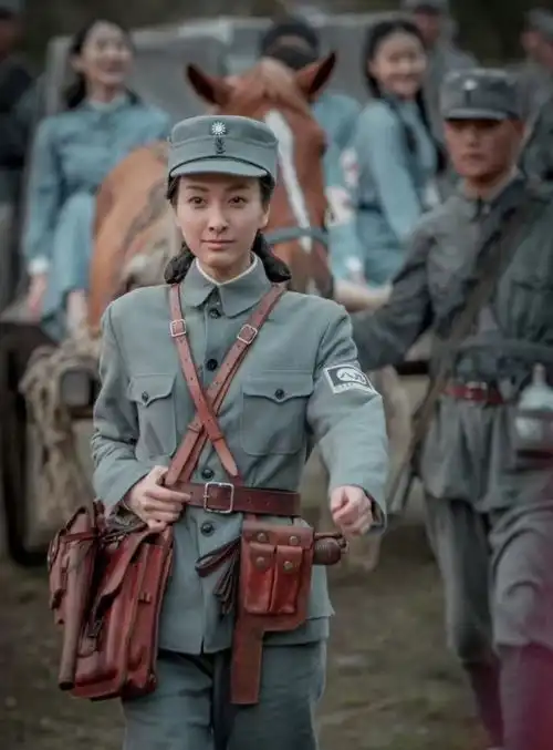 吴昕客串出演亮剑3造型曝光拿枪姿势被吐槽
