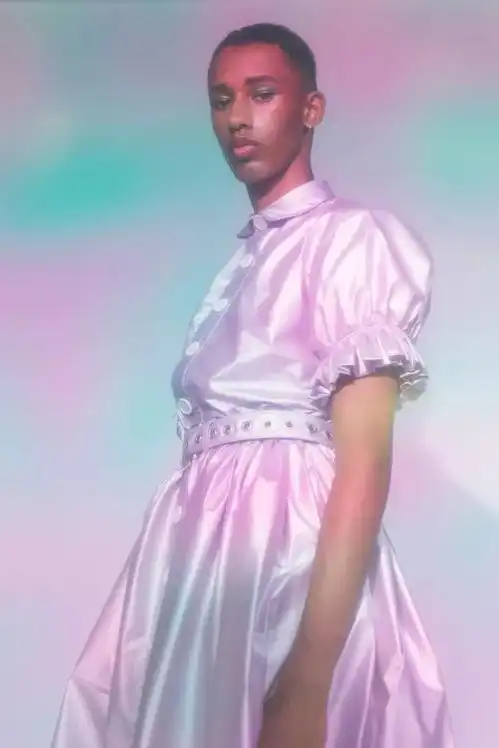 从灵感到成衣安特卫普学生作品竟大尺度谈论经典电影lolitalinus用行动告诉我们艺术没有边界
