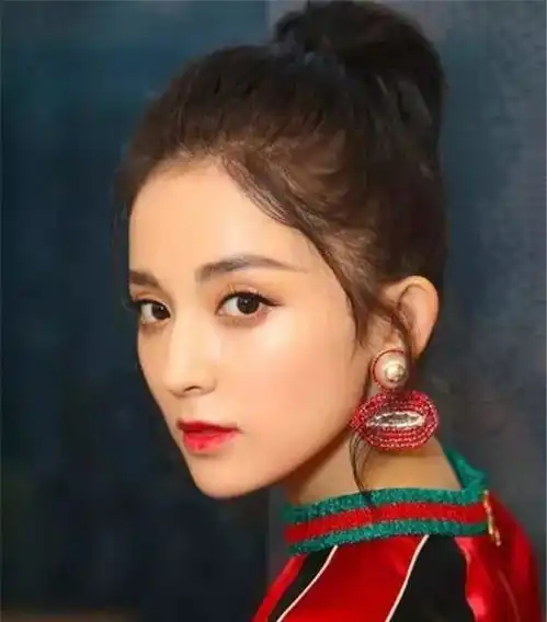 别再戴珍珠耳环了,太老气今年流行龙虾耳环,这也太美了吧