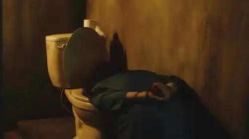 穷腐蚀了人的尊严,将人变作寄生虫一般钉在那里挣扎