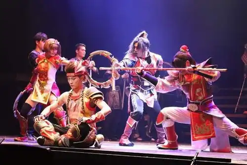 真三国无双舞台剧现场照孙尚香周瑜刀剑相向
