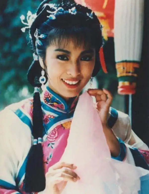 红极一时的古装女神,男友去世10年没结婚,如今64岁宛如吃了防腐剂

