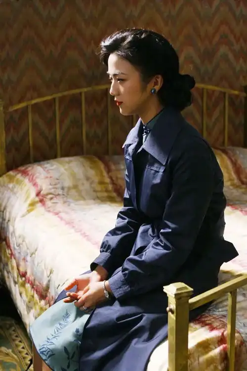 一衣知秋,汤唯林青霞的氛围感都靠它
