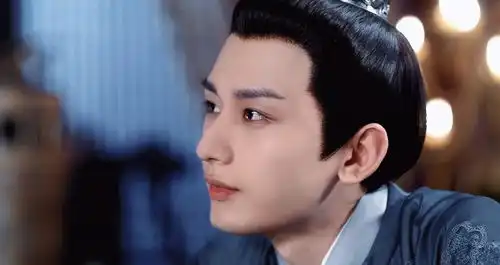 成毅新剧将袭,上演轮椅霸总的虐爱故事,中秋版剧照引热议
