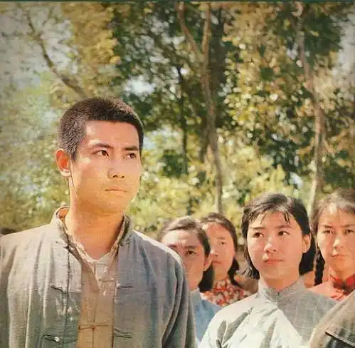 人民电影封面封底刊登的影片剧照二
