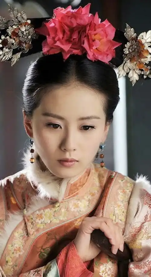 古装女主颜值断崖式下跌,刘亦菲唐嫣等85小花半退半隐后,再无美人了
