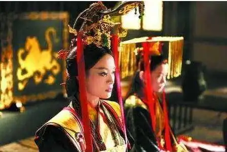 吕不韦之死,应该是华阳太后布的局,收到秦始皇的信后不得不死