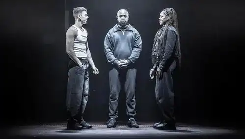 黑人朱丽叶来啦荷兰弟罗密欧,网友吐槽像俩矿工要干架
