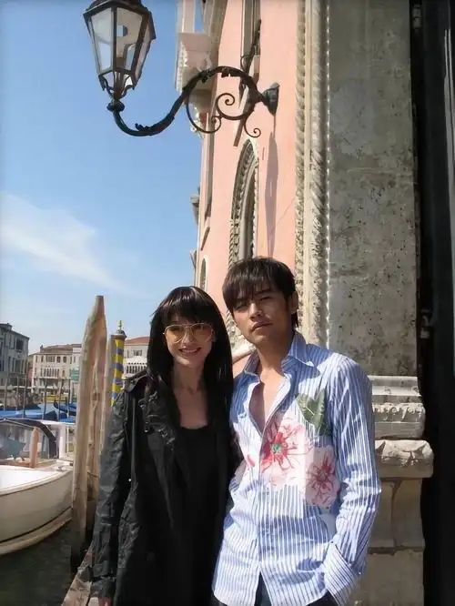 周杰伦和周迅这张我第一次看见
